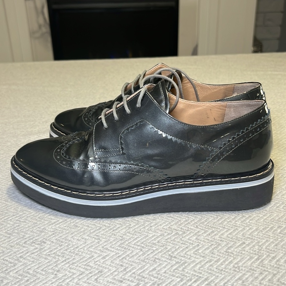 Browns Couture metallic wing tip brogue shoes. Size 8. - Picture 4 of 10